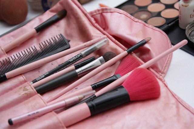 About The Online Makeup Artist Certification